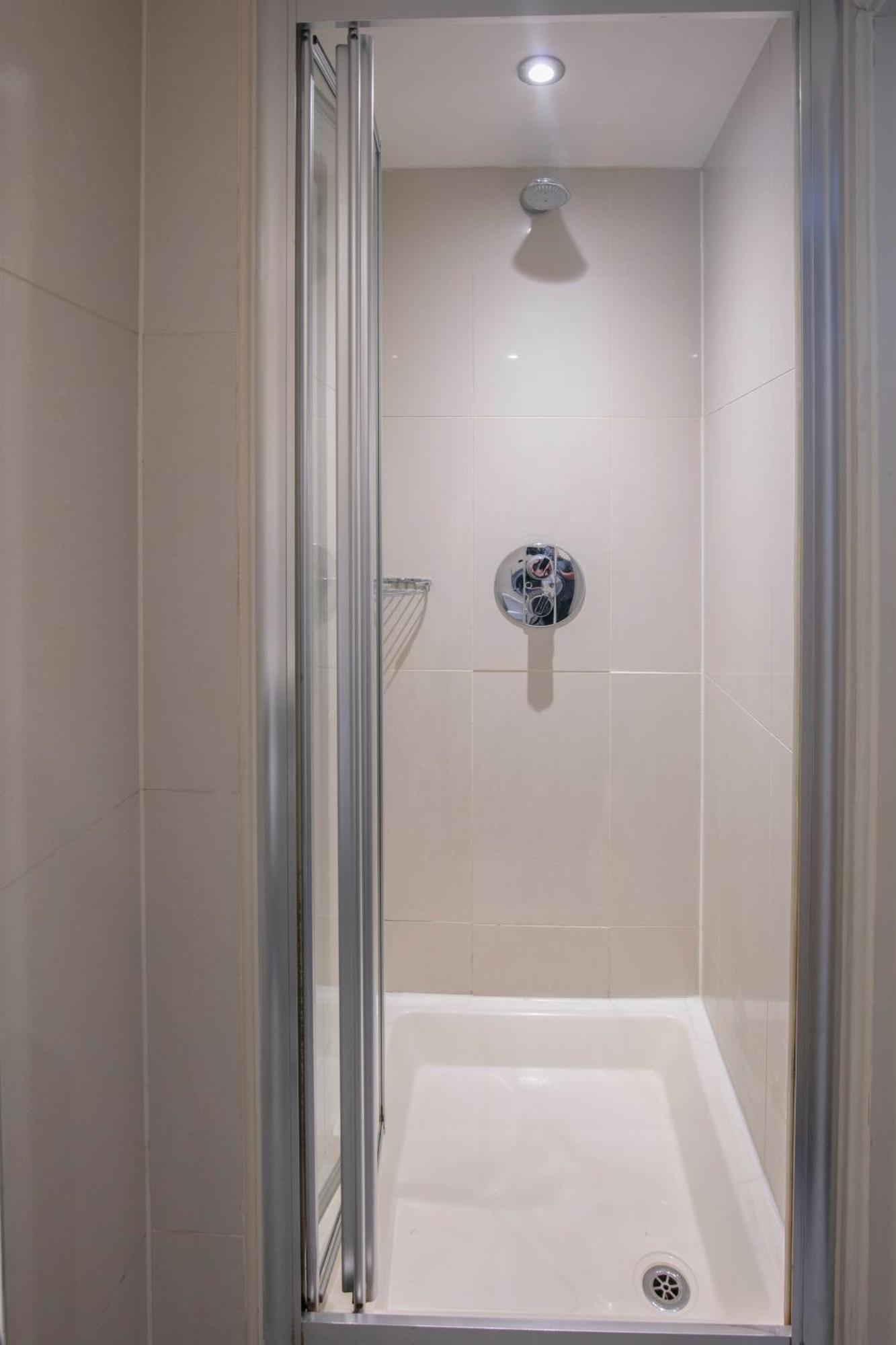 Queensway Hotel, Sure Hotel Collection By Best Western London Room photo