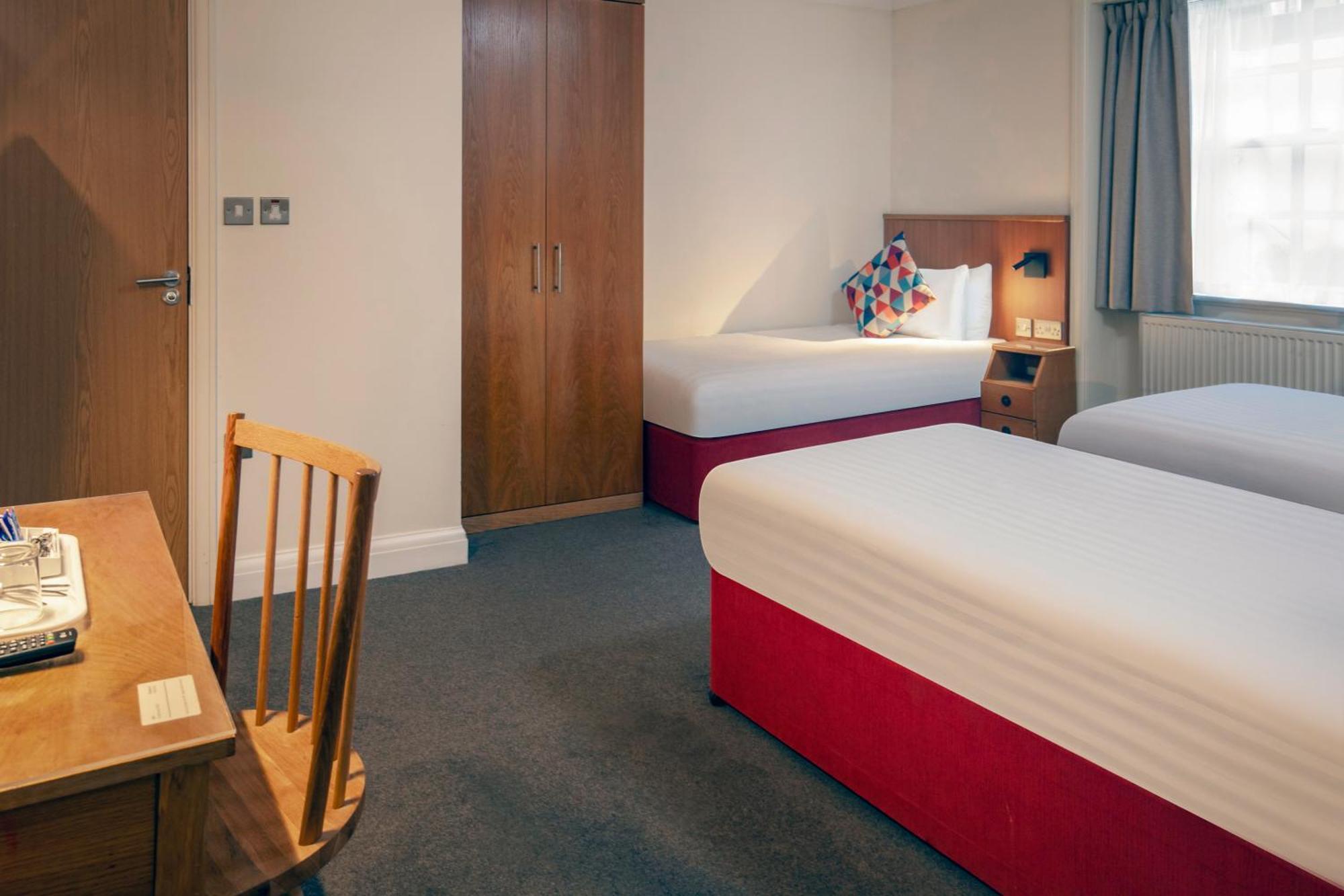 Queensway Hotel, Sure Hotel Collection By Best Western London Room photo